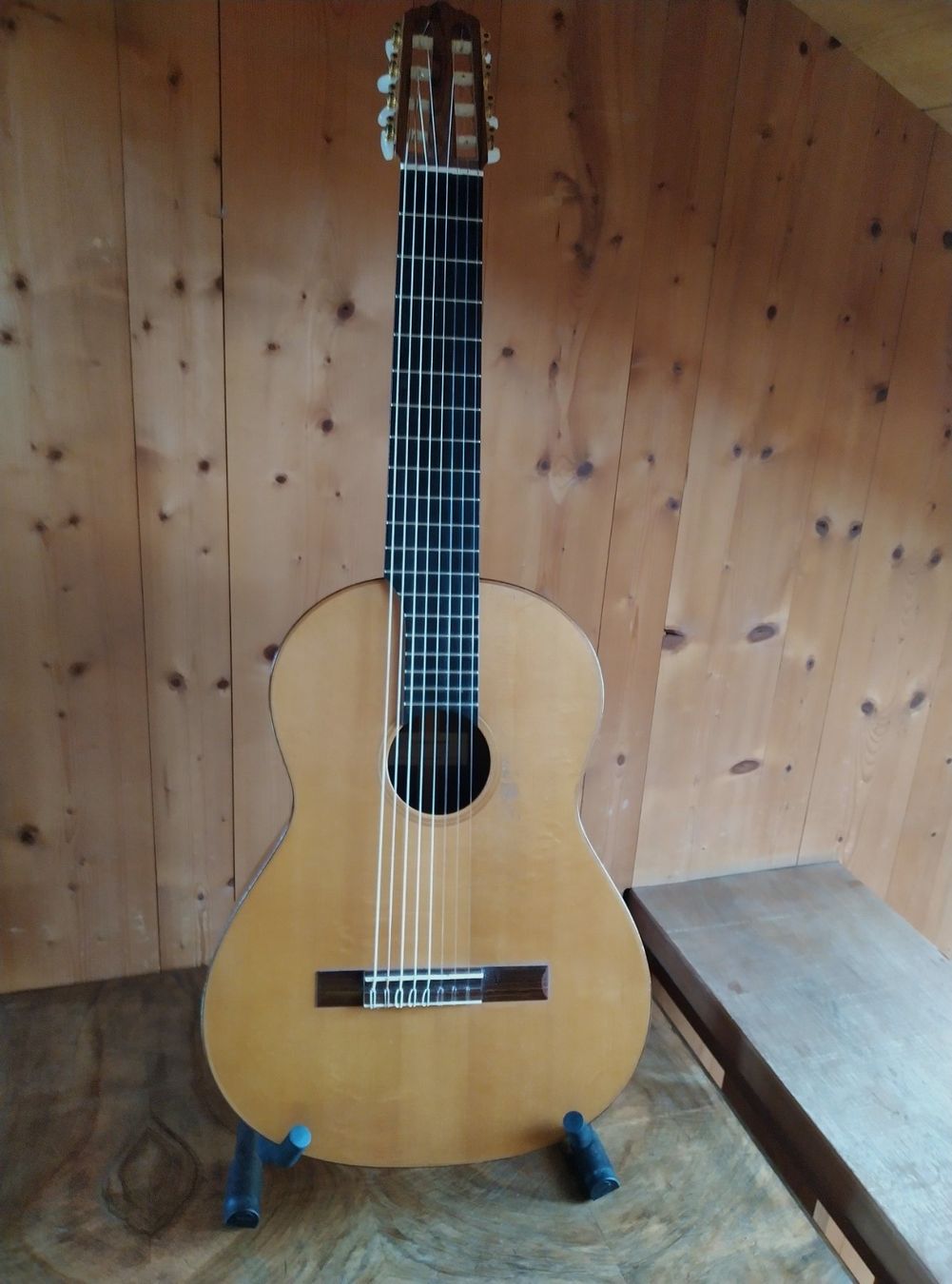 8 saitige corbellari gitarre